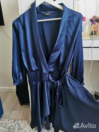Платье атласное с запахом (L)