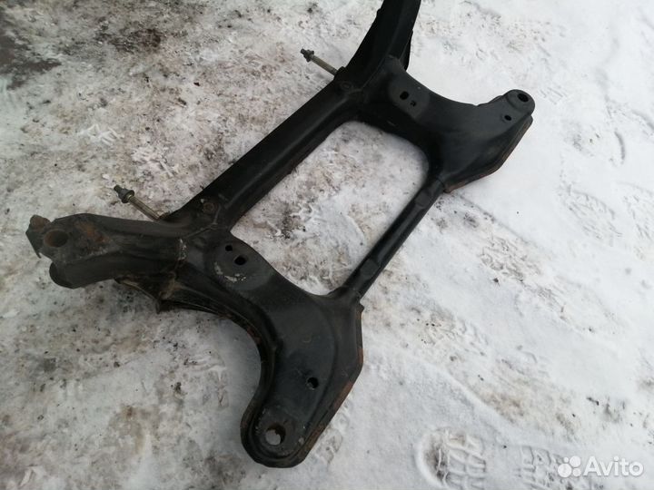 Подрамник балка передняя Lexus Ls430 Celsior