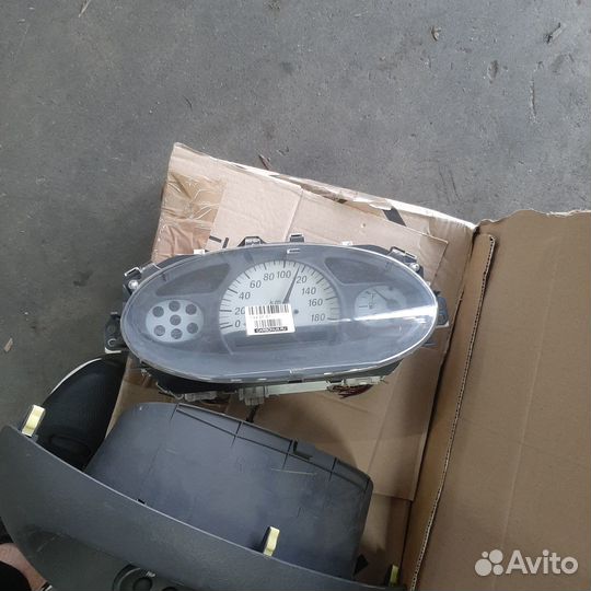 Toyota vitz с 1999 до 2005 г панель приборов