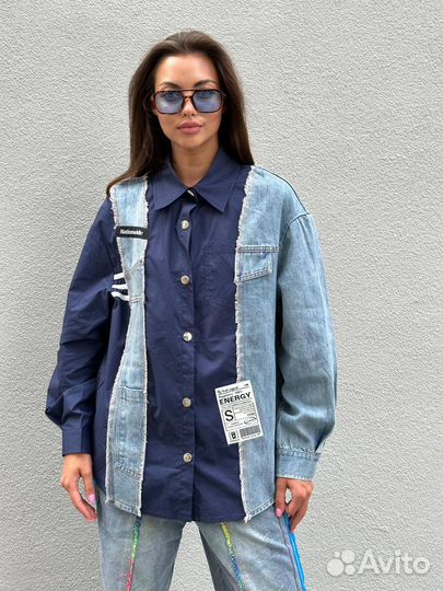 Рубашка и джинсы