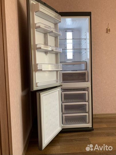 Холодильник Samsung