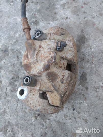 Тормозной суппорт передний левый Volkswagen