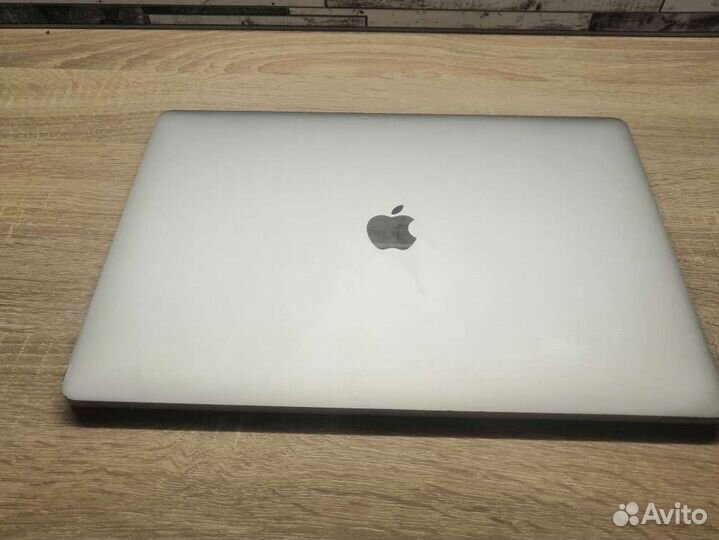 Ноутбук MacBook pro 2017 16/512