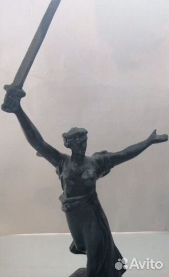 Статуэтка родина мать