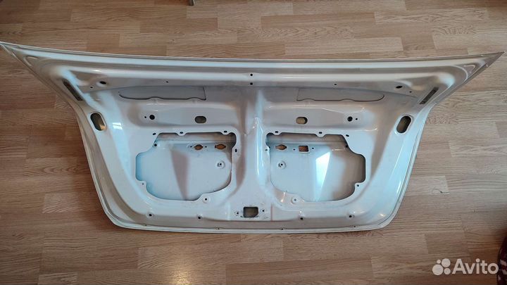 Крышка багажника toyota axio