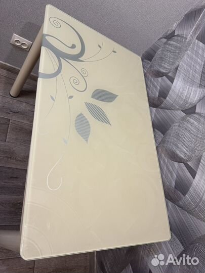 Кухонный стол и стулья