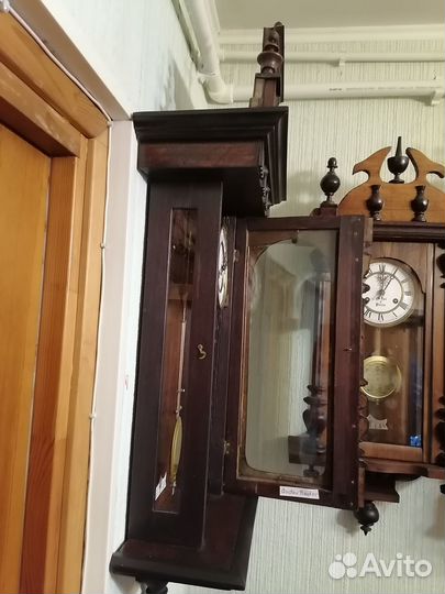 Старинные настенные часы с боем