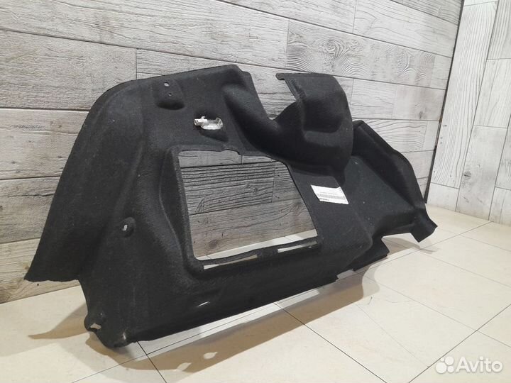 Обшивка багажника правая MB W204