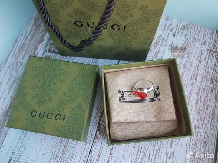 Кольцо Gucci красное сердечко