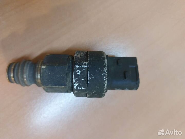 Датчик давления воздуха в пневмоподушке