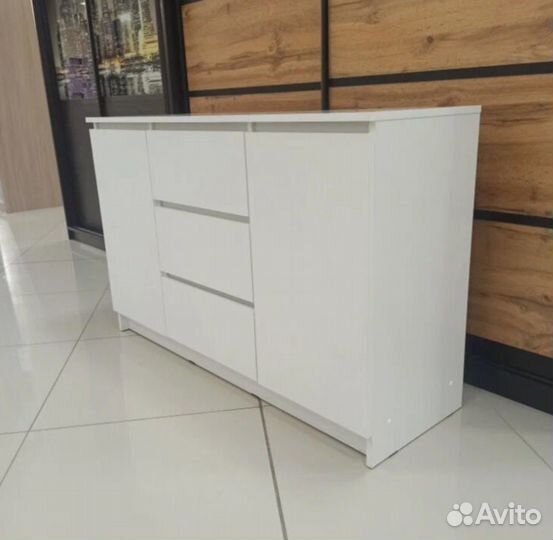 Комод белый с ящиками