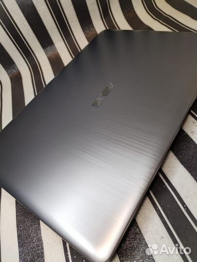 Тонкий современный ноутбук Asus