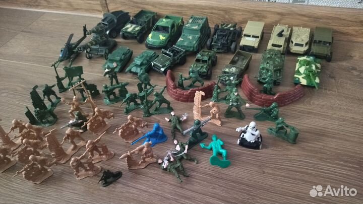 Солдатики, военные машинки