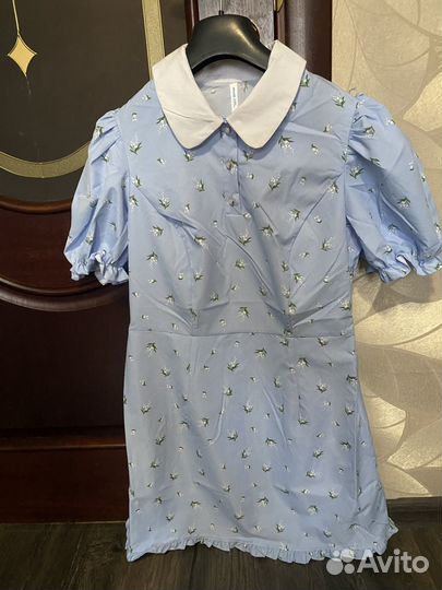 Новое платье с воротниками белыми