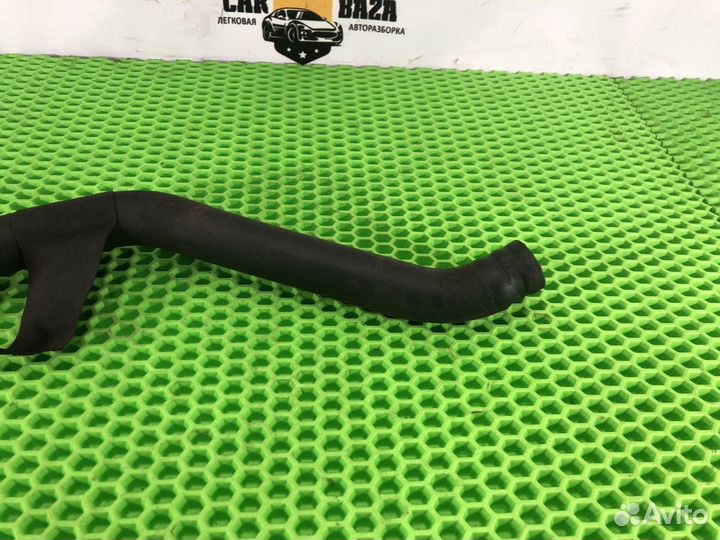 Патрубок системы охлаждения Skoda Octavia