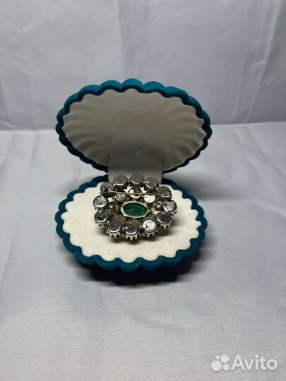 Коллекция старинных брошей