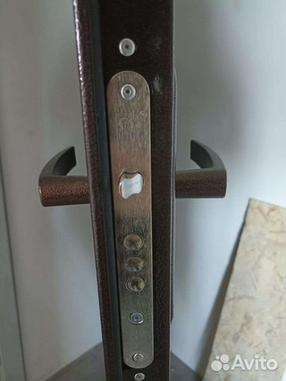 Дверь входная металлическая