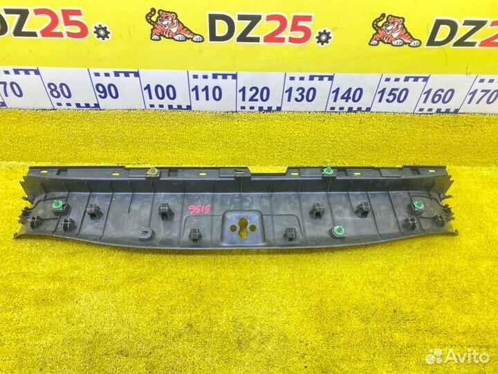 Пластик замка багажника задний Honda Shuttle GK8 143351