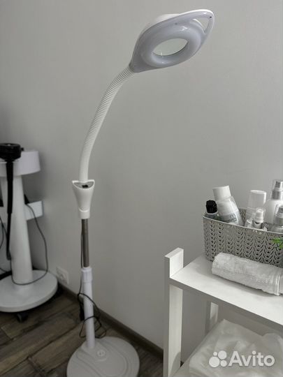 Лампа лупа для косметолога
