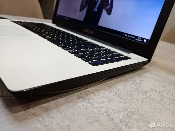 Шустрый ноутбук asus