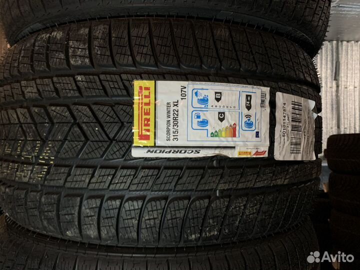 Pirelli Scorpion Winter 295/35 R21 и 315/30 R22 107V