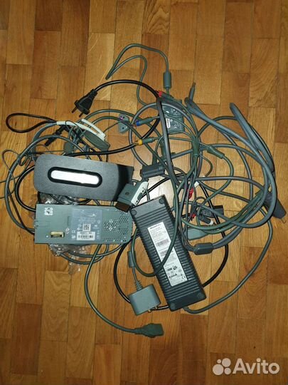 Провода, жёсткий диск и блок питания для X-box 360
