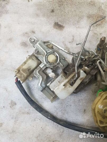 Замок двери передней правой honda c-rv 02-06