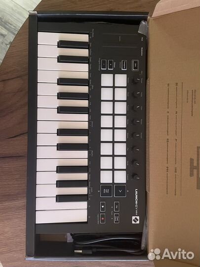 Midi клавиатура Novation Launchkey Mini Mk 3