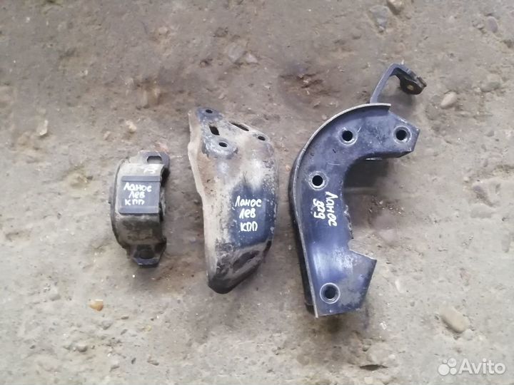 Сhevrolet Lanos 09г 1.5 МКПП Опора, кронштейн