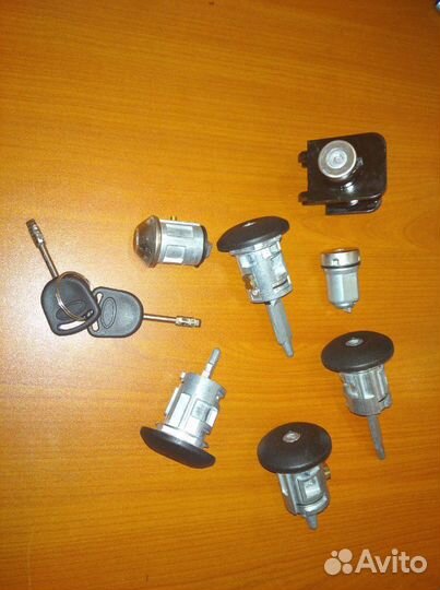 Личинки замка Форд Транзит с 2000 года