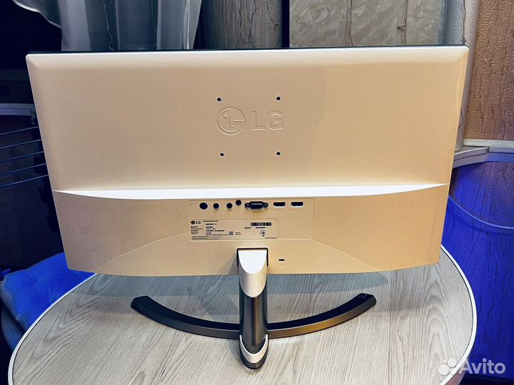 Монитор LG 24MP88HV-S белый