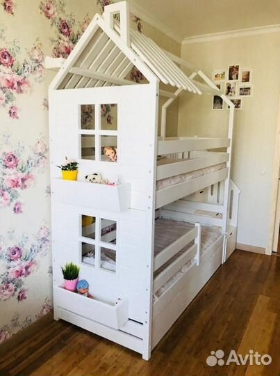 Детская кровать с бортиком