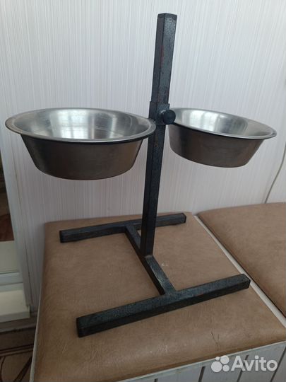 Подставка для кормления собак