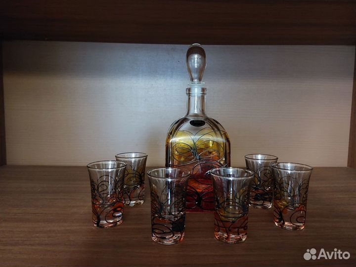 Графин с рюмками