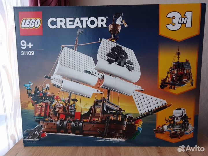 Lego creator 31109. Пиратский корабль