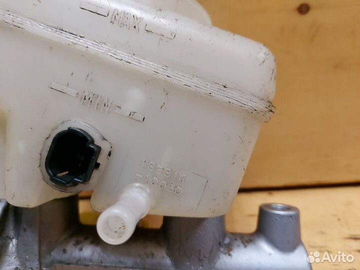 Главный тормозной цилиндр Toyota Mark Ii GX110