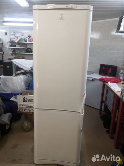 Холодильник indesit