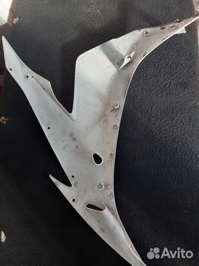 Пластик боковой правый Yamaha YZF R1 04