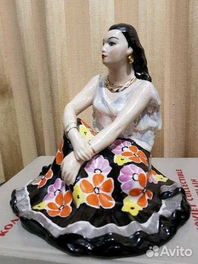 Фарфор СССР.Дулево.Отдыхающая цыганка