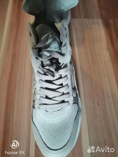 Кроссовки женские 38 размер б/у, почти новые