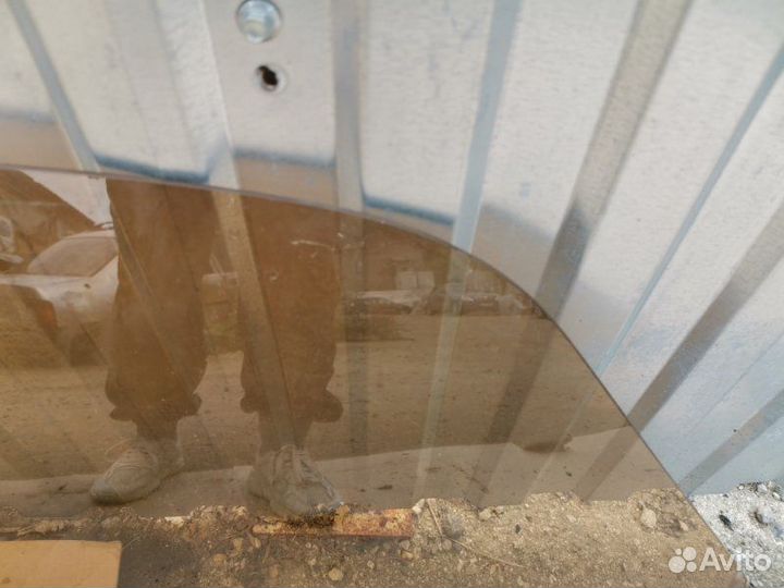 Стекло двери переднее правое Газ 3110 1999