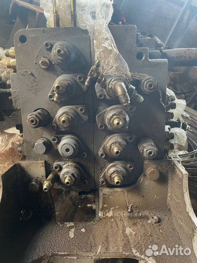 Гидрораспределитель Hitachi ZX330
