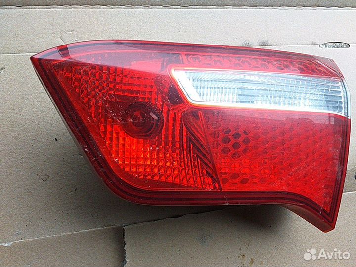 Фонарь задний правый внутренний Киа Рио 3