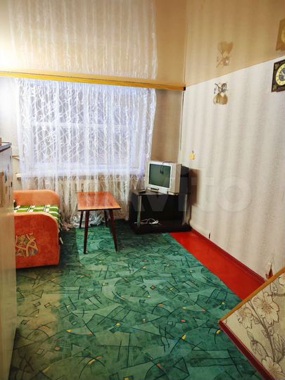 Комната 33,6 м² в 2-к., 1/2 эт.