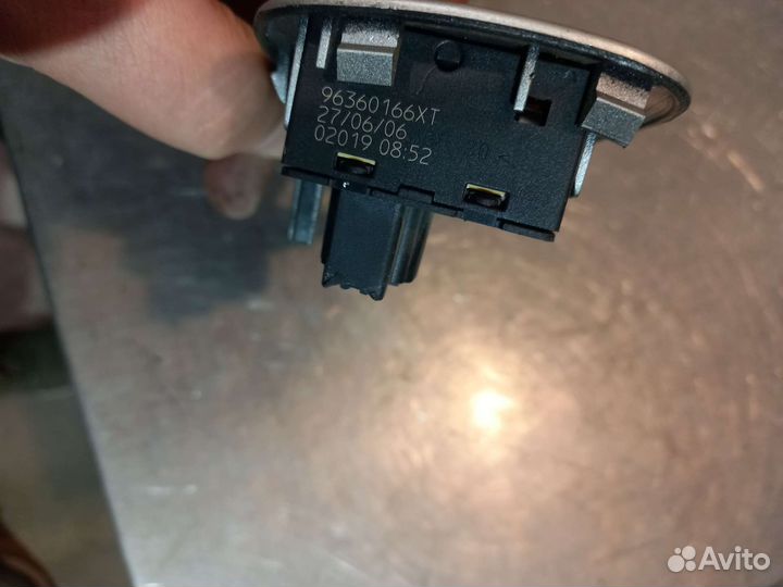 Кнопка стеклоподъемника Peugeot 307