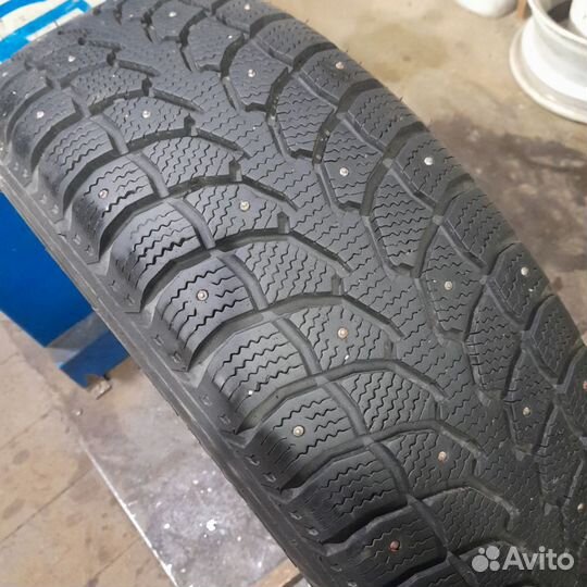 Rovelo RWS-677 215/60 R17 96T