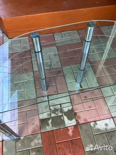 Стеклянный столик