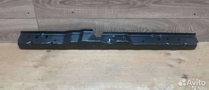 Панель телевизора нижняя Nissan Almera G15