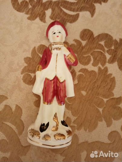 Статуэтки в ассортименте