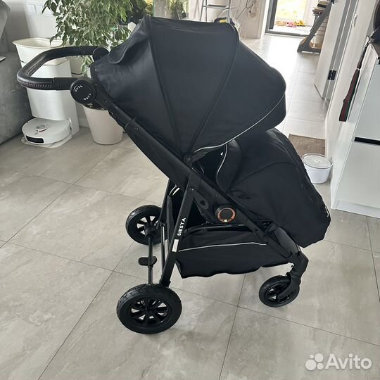 Коляска с большими надувными колесами